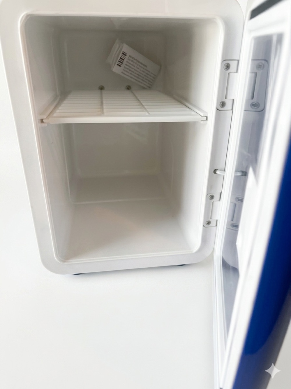 Pepsi 6-Can Portable Mini Fridge Cooler (Model MIS133PEP) - Retro Blue Personal - Picture 3 of 3